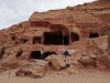 Antica città di Petra - complesso di Jabal al-Khubtah, le cui costruzioni portano il nome di Tombe Reali. L’appellativo è dovuto alla magnificenza delle decorazioni, alla grandezza degli edifici e al fatto che fossero stati realizzati appunto come ultima dimora di dignitari e sovrani nabatei. Una accanto all'altra, soprattutto se guardate da lontano, tutte le tombe che formano questo gruppo maestoso sono uno spettacolo incantevole