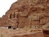 Antica città di Petra - complesso di Jabal al-Khubtah, le cui costruzioni portano il nome di Tombe Reali. L’appellativo è dovuto alla magnificenza delle decorazioni, alla grandezza degli edifici e al fatto che fossero stati realizzati appunto come ultima dimora di dignitari e sovrani nabatei. Una accanto all'altra, soprattutto se guardate da lontano, tutte le tombe che formano questo gruppo maestoso sono uno spettacolo incantevole