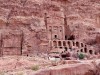 Antica città di Petra - complesso di Jabal al-Khubtah, le cui costruzioni portano il nome di Tombe Reali. L’appellativo è dovuto alla magnificenza delle decorazioni, alla grandezza degli edifici e al fatto che fossero stati realizzati appunto come ultima dimora di dignitari e sovrani nabatei. Una accanto all'altra, soprattutto se guardate da lontano, tutte le tombe che formano questo gruppo maestoso sono uno spettacolo incantevole